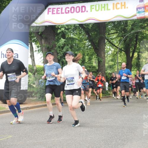 29.06.2025 - hella hamburg halbmarathon KatJ http://msf.ph/oto/8530605 29.06.2025 10:58:10 Zwischen KM18-KM19 1020, 2904, 7809, 7810 meine-sportfotos.de