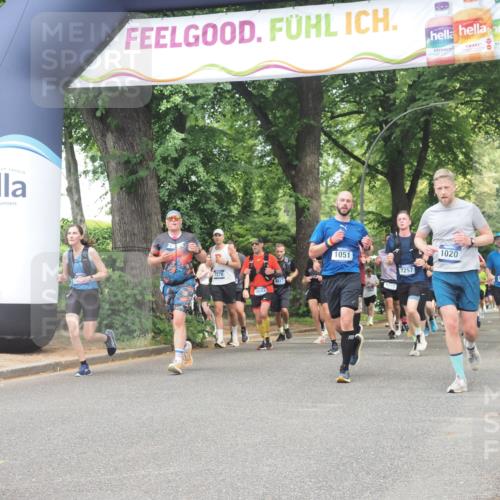 29.06.2025 - hella hamburg halbmarathon KatJ http://msf.ph/oto/8530614 29.06.2025 10:58:12 Zwischen KM18-KM19 1020, 1051, 3020, 7257, 7809, 7810 meine-sportfotos.de
