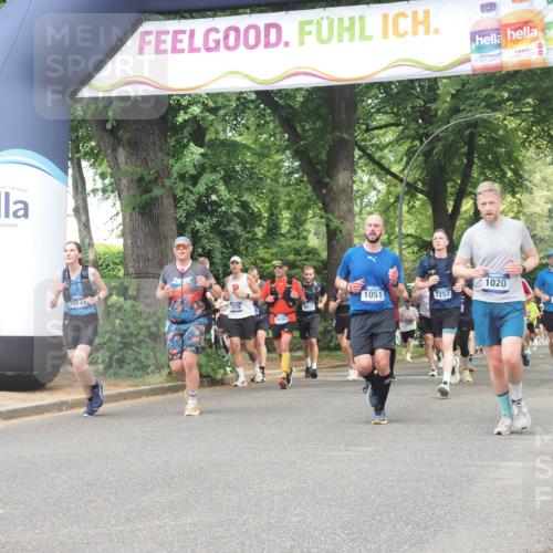 29.06.2025 - hella hamburg halbmarathon KatJ http://msf.ph/oto/8530616 29.06.2025 10:58:12 Zwischen KM18-KM19 1020, 1051, 3020, 7257, 7809, 7810 meine-sportfotos.de