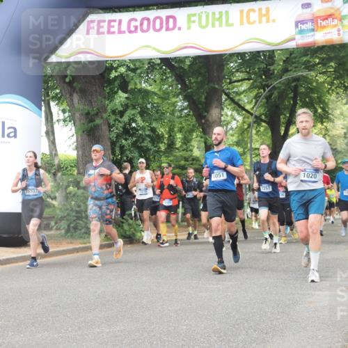 29.06.2025 - hella hamburg halbmarathon KatJ http://msf.ph/oto/8530622 29.06.2025 10:58:12 Zwischen KM18-KM19 1020, 1051, 3020, 7257, 7809, 7810 meine-sportfotos.de