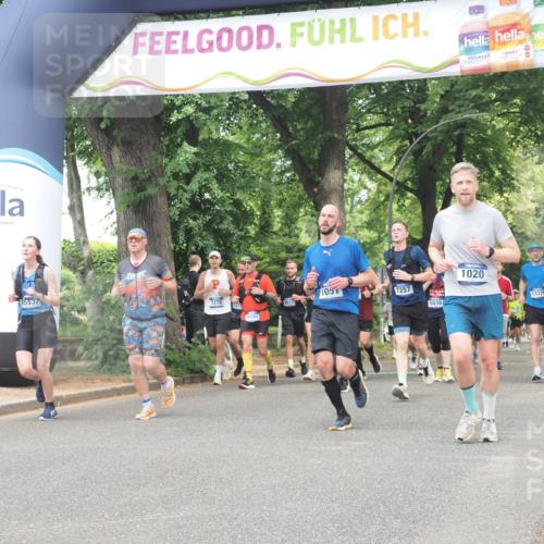 29.06.2025 - hella hamburg halbmarathon KatJ http://msf.ph/oto/8530625 29.06.2025 10:58:12 Zwischen KM18-KM19 1020, 1051, 3020, 7257, 7809, 7810 meine-sportfotos.de