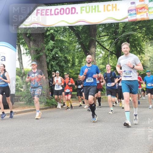 29.06.2025 - hella hamburg halbmarathon KatJ http://msf.ph/oto/8530628 29.06.2025 10:58:12 Zwischen KM18-KM19 1020, 1051, 3020, 7257, 7809, 7810 meine-sportfotos.de
