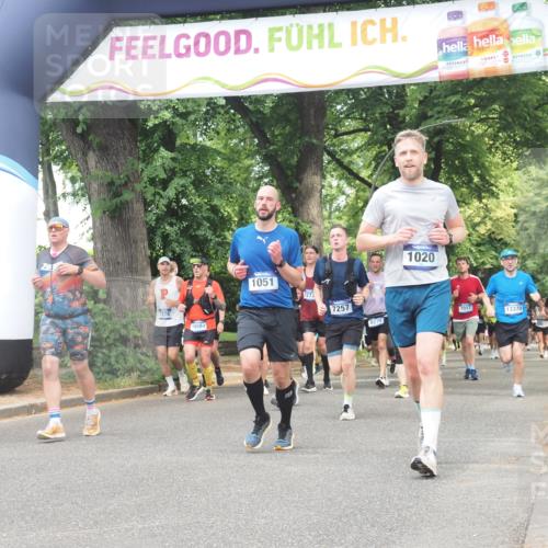 29.06.2025 - hella hamburg halbmarathon KatJ http://msf.ph/oto/8530634 29.06.2025 10:58:13 Zwischen KM18-KM19 1020, 1051, 3020, 5036, 7257, 7809, 7810 meine-sportfotos.de