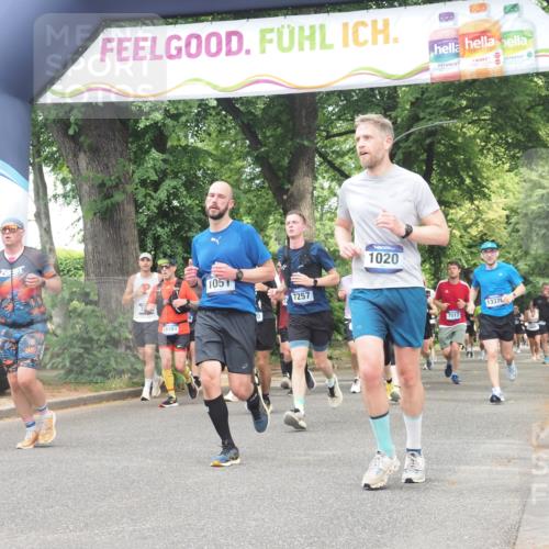 29.06.2025 - hella hamburg halbmarathon KatJ http://msf.ph/oto/8530640 29.06.2025 10:58:13 Zwischen KM18-KM19 1020, 1051, 3020, 5036, 7257, 7809, 7810 meine-sportfotos.de