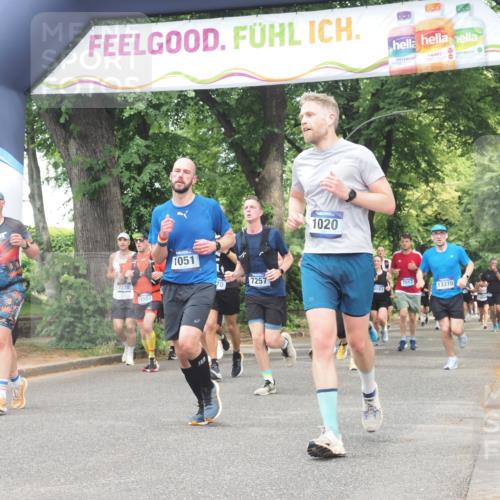29.06.2025 - hella hamburg halbmarathon KatJ http://msf.ph/oto/8530643 29.06.2025 10:58:13 Zwischen KM18-KM19 1020, 1051, 3020, 5036, 7257, 7809, 7810 meine-sportfotos.de