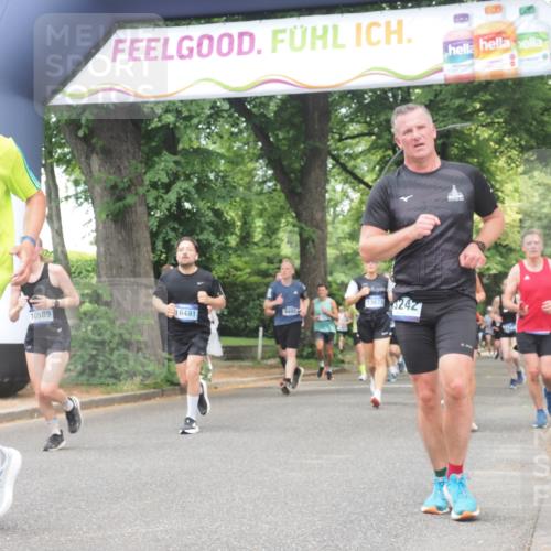 29.06.2025 - hella hamburg halbmarathon KatJ http://msf.ph/oto/8530737 29.06.2025 10:58:23 Zwischen KM18-KM19 1245, 2721, 4583, 7014, 7195, 7278, 7279 meine-sportfotos.de