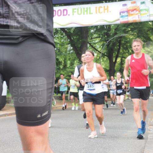 29.06.2025 - hella hamburg halbmarathon KatJ http://msf.ph/oto/8530741 29.06.2025 10:58:25 Zwischen KM18-KM19 1245, 2309, 2427, 2721, 7014, 7195, 7279 meine-sportfotos.de