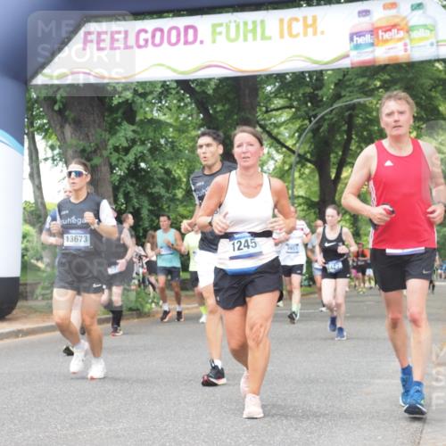 29.06.2025 - hella hamburg halbmarathon KatJ http://msf.ph/oto/8530745 29.06.2025 10:58:26 Zwischen KM18-KM19 1245, 2309, 2427, 2721, 7014, 7195 meine-sportfotos.de