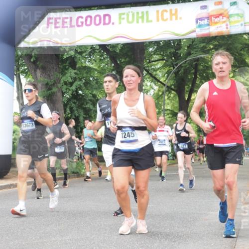 29.06.2025 - hella hamburg halbmarathon KatJ http://msf.ph/oto/8530748 29.06.2025 10:58:26 Zwischen KM18-KM19 1245, 2309, 2427, 2721, 7014, 7195 meine-sportfotos.de