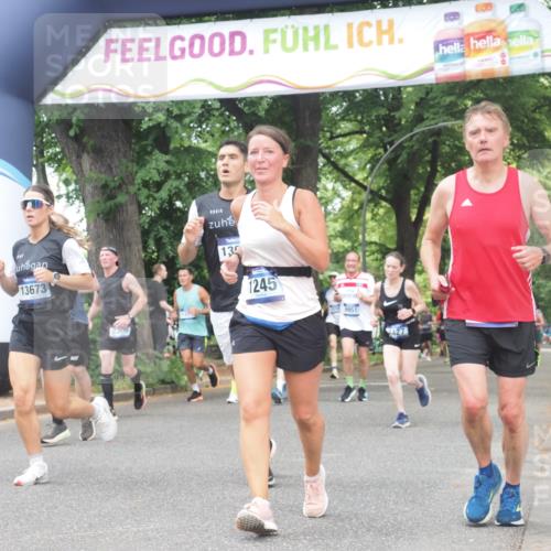 29.06.2025 - hella hamburg halbmarathon KatJ http://msf.ph/oto/8530751 29.06.2025 10:58:26 Zwischen KM18-KM19 1245, 2309, 2427, 2721, 7014, 7195 meine-sportfotos.de
