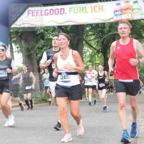 29.06.2025 - hella hamburg halbmarathon KatJ http://msf.ph/oto/8530752 29.06.2025 10:58:26 Zwischen KM18-KM19 1245, 2309, 2427, 2721, 7014, 7195 meine-sportfotos.de