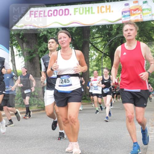 29.06.2025 - hella hamburg halbmarathon KatJ http://msf.ph/oto/8530755 29.06.2025 10:58:26 Zwischen KM18-KM19 1245, 2309, 2427, 2721, 7014, 7195 meine-sportfotos.de