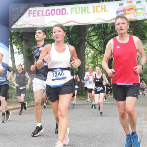 29.06.2025 - hella hamburg halbmarathon KatJ http://msf.ph/oto/8530758 29.06.2025 10:58:26 Zwischen KM18-KM19 1245, 2309, 2427, 2721, 7014, 7195 meine-sportfotos.de