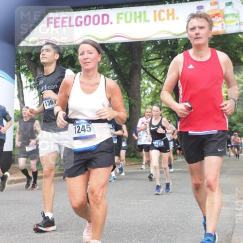 29.06.2025 - hella hamburg halbmarathon KatJ http://msf.ph/oto/8530759 29.06.2025 10:58:26 Zwischen KM18-KM19 1245, 2309, 2427, 2721, 7014, 7195 meine-sportfotos.de