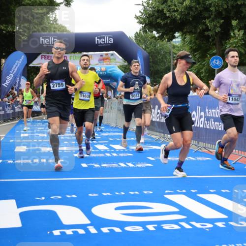 29.06.2025 - hella hamburg halbmarathon Strokosch-Dieckow http://msf.ph/oto/8534001 29.06.2025 10:56:56 Ziel 1485, 1955, 2282, 2741, 2759, 4299, 5033, 5418, 6835, 7716, 8669, 11043, 11143, 11212, 11638, 14678, 15097, 16470, 16620, 16679, 16909, 18719, 19091 meine-sportfotos.de