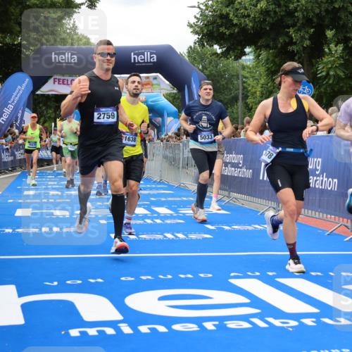 29.06.2025 - hella hamburg halbmarathon Strokosch-Dieckow http://msf.ph/oto/8534005 29.06.2025 10:56:57 Ziel 1485, 1955, 2282, 2741, 2759, 4299, 5033, 5418, 6835, 7716, 8669, 11043, 11143, 11212, 11638, 13691, 14408, 14678, 15097, 16470, 16620, 16679, 16909, 18719, 19091 meine-sportfotos.de