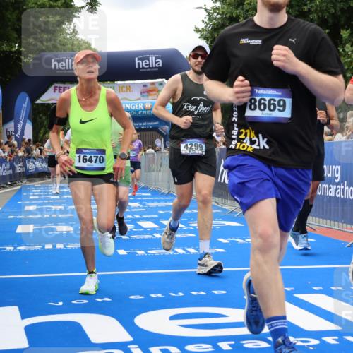 29.06.2025 - hella hamburg halbmarathon Strokosch-Dieckow http://msf.ph/oto/8534015 29.06.2025 10:57:00 Ziel 1485, 2282, 2759, 4261, 4299, 5033, 8669, 11043, 11143, 11212, 11638, 13691, 14408, 14588, 14678, 15097, 16470, 16620, 16909, 17617, 18208, 18719, 19091 meine-sportfotos.de