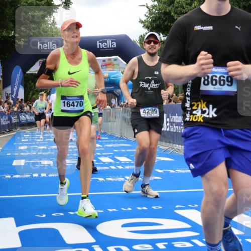 29.06.2025 - hella hamburg halbmarathon Strokosch-Dieckow http://msf.ph/oto/8534017 29.06.2025 10:57:00 Ziel 1485, 2282, 2759, 4261, 4299, 5033, 8669, 11043, 11143, 11212, 11638, 13691, 14408, 14588, 14678, 15097, 16470, 16620, 16909, 17617, 18208, 18719, 19091 meine-sportfotos.de