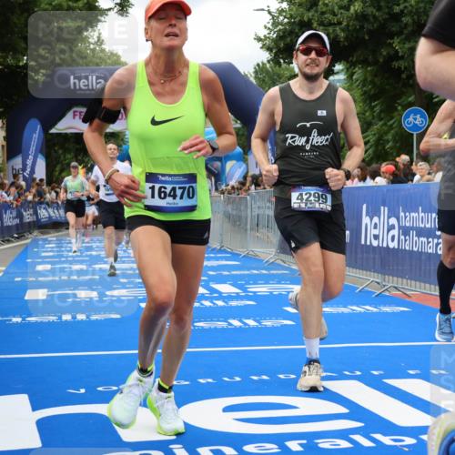 29.06.2025 - hella hamburg halbmarathon Strokosch-Dieckow http://msf.ph/oto/8534021 29.06.2025 10:57:00 Ziel 1485, 2282, 2759, 4261, 4299, 5033, 8669, 11043, 11143, 11212, 11638, 13691, 14408, 14588, 14678, 15097, 16470, 16620, 16909, 17617, 18208, 18719, 19091 meine-sportfotos.de