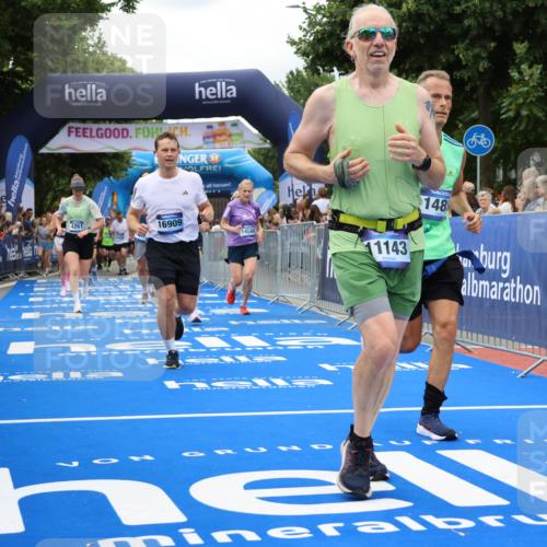 29.06.2025 - hella hamburg halbmarathon Strokosch-Dieckow http://msf.ph/oto/8534022 29.06.2025 10:57:02 Ziel 1485, 2282, 2759, 4261, 4299, 5033, 8669, 11043, 11143, 11212, 11638, 13691, 14139, 14408, 14588, 14678, 15097, 15726, 16470, 16909, 17617, 18208, 18719, 19091 meine-sportfotos.de
