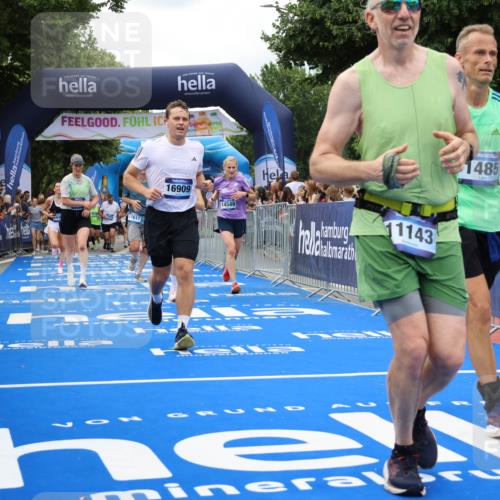29.06.2025 - hella hamburg halbmarathon Strokosch-Dieckow http://msf.ph/oto/8534026 29.06.2025 10:57:02 Ziel 1485, 2282, 2759, 4261, 4299, 5033, 8669, 11043, 11143, 11212, 11638, 13691, 14139, 14408, 14588, 14678, 15097, 15726, 16470, 16909, 17617, 18208, 18719, 19091 meine-sportfotos.de