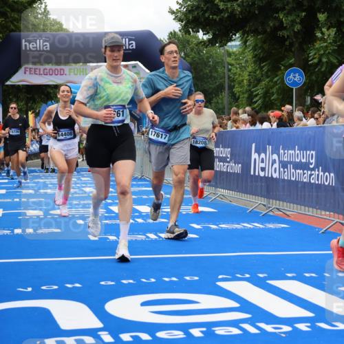 29.06.2025 - hella hamburg halbmarathon Strokosch-Dieckow http://msf.ph/oto/8534030 29.06.2025 10:57:05 Ziel 1387, 1485, 1877, 4167, 4261, 4299, 8669, 9884, 11143, 11212, 11612, 11638, 13691, 13750, 14139, 14408, 14588, 15110, 15726, 16470, 16909, 17617, 18208, 18719, 19091, 19184 meine-sportfotos.de