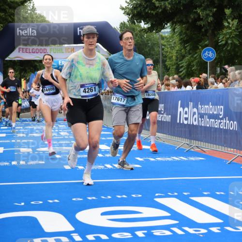 29.06.2025 - hella hamburg halbmarathon Strokosch-Dieckow http://msf.ph/oto/8534032 29.06.2025 10:57:05 Ziel 1387, 1485, 1877, 4167, 4261, 4299, 8669, 9884, 11143, 11212, 11612, 11638, 13691, 13750, 14139, 14408, 14588, 15110, 15726, 16470, 16909, 17617, 18208, 18719, 19091, 19184 meine-sportfotos.de