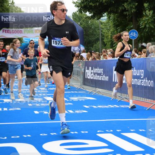 29.06.2025 - hella hamburg halbmarathon Strokosch-Dieckow http://msf.ph/oto/8534052 29.06.2025 10:57:09 Ziel 1387, 1877, 2676, 4167, 4261, 4940, 8585, 9577, 9884, 10383, 11143, 11590, 11612, 13691, 13750, 14139, 14408, 14588, 15110, 15229, 15664, 15726, 16909, 17617, 17660, 17848, 17993, 18208, 19184 meine-sportfotos.de