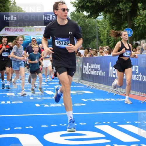 29.06.2025 - hella hamburg halbmarathon Strokosch-Dieckow http://msf.ph/oto/8534053 29.06.2025 10:57:09 Ziel 1387, 1877, 2676, 4167, 4261, 4940, 8585, 9577, 9884, 10383, 11143, 11590, 11612, 13691, 13750, 14139, 14408, 14588, 15110, 15229, 15664, 15726, 16909, 17617, 17660, 17848, 17993, 18208, 19184 meine-sportfotos.de