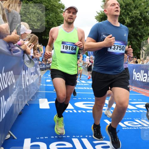29.06.2025 - hella hamburg halbmarathon Strokosch-Dieckow http://msf.ph/oto/8534060 29.06.2025 10:57:13 Ziel 1387, 1877, 2417, 2676, 4167, 4261, 4940, 8585, 9450, 9577, 9884, 9934, 10383, 11590, 11612, 12014, 12590, 13664, 13750, 14139, 15110, 15229, 15664, 15726, 16625, 17660, 17779, 17848, 17993, 18208, 19184 meine-sportfotos.de