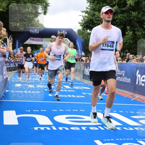 29.06.2025 - hella hamburg halbmarathon Strokosch-Dieckow http://msf.ph/oto/8534066 29.06.2025 10:57:16 Ziel 1387, 1877, 2417, 2676, 4167, 4940, 5926, 6272, 8585, 9450, 9577, 9884, 9934, 10383, 11590, 11612, 12014, 12590, 13664, 13750, 14139, 15110, 15229, 15664, 16625, 16830, 17160, 17660, 17779, 17848, 17993, 19184 meine-sportfotos.de