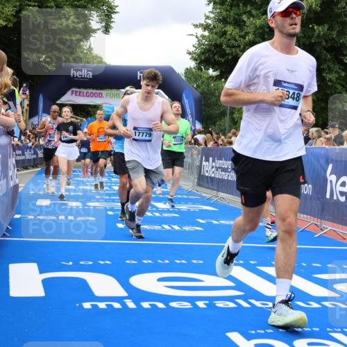 29.06.2025 - hella hamburg halbmarathon Strokosch-Dieckow http://msf.ph/oto/8534068 29.06.2025 10:57:16 Ziel 1387, 1877, 2417, 2676, 4167, 4940, 5926, 6272, 8585, 9450, 9577, 9884, 9934, 10383, 11590, 11612, 12014, 12590, 13664, 13750, 14139, 15110, 15229, 15664, 16625, 16830, 17160, 17660, 17779, 17848, 17993, 19184 meine-sportfotos.de