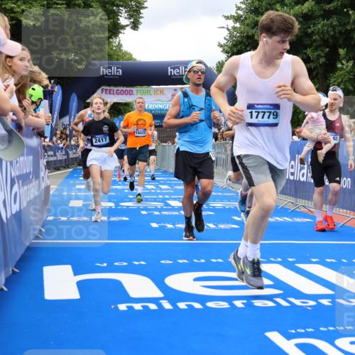 29.06.2025 - hella hamburg halbmarathon Strokosch-Dieckow http://msf.ph/oto/8534071 29.06.2025 10:57:17 Ziel 1387, 1877, 2417, 2676, 4167, 4940, 5926, 6272, 8585, 9450, 9577, 9727, 9884, 9934, 10383, 11590, 11612, 12014, 12590, 13664, 13750, 15110, 15229, 15664, 16625, 16830, 17160, 17660, 17779, 17848, 17993, 19184 meine-sportfotos.de