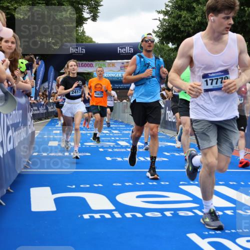 29.06.2025 - hella hamburg halbmarathon Strokosch-Dieckow http://msf.ph/oto/8534074 29.06.2025 10:57:17 Ziel 1387, 1877, 2417, 2676, 4167, 4940, 5926, 6272, 8585, 9450, 9577, 9727, 9884, 9934, 10383, 11590, 11612, 12014, 12590, 13664, 13750, 15110, 15229, 15664, 16625, 16830, 17160, 17660, 17779, 17848, 17993, 19184 meine-sportfotos.de