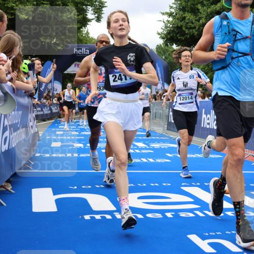 29.06.2025 - hella hamburg halbmarathon Strokosch-Dieckow http://msf.ph/oto/8534077 29.06.2025 10:57:18 Ziel 1387, 1877, 2417, 2676, 4167, 4940, 5926, 6272, 8585, 9450, 9577, 9727, 9884, 9934, 10383, 11590, 11612, 12014, 12590, 13394, 13664, 13750, 15110, 15229, 15664, 16625, 16830, 17160, 17660, 17779, 17828, 17848, 17993, 19184 meine-sportfotos.de