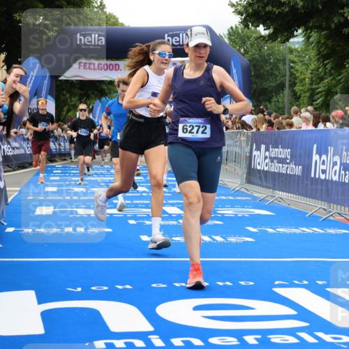 29.06.2025 - hella hamburg halbmarathon Strokosch-Dieckow http://msf.ph/oto/8534083 29.06.2025 10:57:21 Ziel 2417, 2676, 3435, 5926, 6272, 6281, 6302, 8393, 8585, 9450, 9577, 9727, 9934, 10383, 11590, 12014, 12144, 12590, 13394, 13664, 15229, 15695, 16093, 16625, 16830, 17160, 17758, 17779, 17828, 17848 meine-sportfotos.de