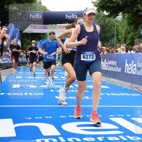 29.06.2025 - hella hamburg halbmarathon Strokosch-Dieckow http://msf.ph/oto/8534086 29.06.2025 10:57:21 Ziel 2417, 2676, 3435, 5926, 6272, 6281, 6302, 8393, 8585, 9450, 9577, 9727, 9934, 10383, 11590, 12014, 12144, 12590, 13394, 13664, 15229, 15695, 16093, 16625, 16830, 17160, 17758, 17779, 17828, 17848 meine-sportfotos.de