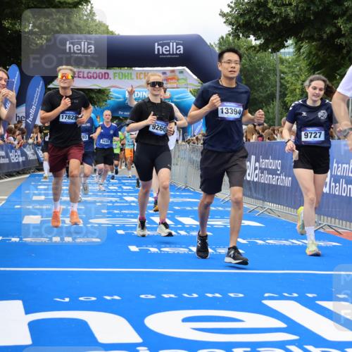 29.06.2025 - hella hamburg halbmarathon Strokosch-Dieckow http://msf.ph/oto/8534095 29.06.2025 10:57:24 Ziel 2417, 3435, 5015, 5134, 5728, 5926, 6272, 6281, 6302, 8393, 9450, 9727, 9934, 12014, 12144, 12590, 13245, 13394, 13664, 15695, 16093, 16625, 16830, 17160, 17758, 17779, 17828 meine-sportfotos.de
