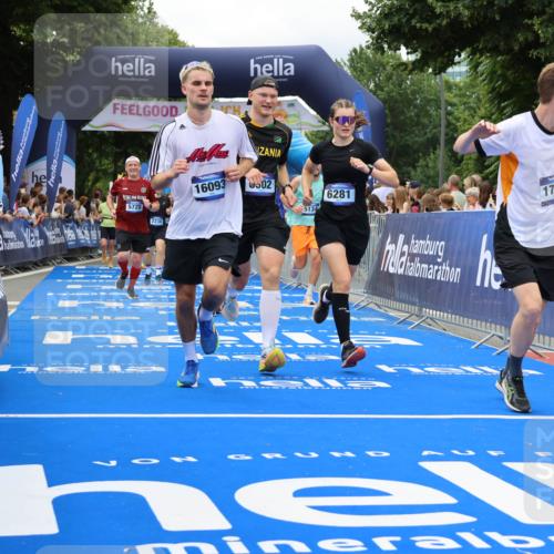 29.06.2025 - hella hamburg halbmarathon Strokosch-Dieckow http://msf.ph/oto/8534113 29.06.2025 10:57:28 Ziel 1239, 2236, 2652, 3435, 4502, 5015, 5134, 5457, 5458, 5728, 5926, 6272, 6281, 6302, 8393, 9727, 12144, 13245, 13394, 14571, 15695, 16093, 16830, 17160, 17758, 17828 meine-sportfotos.de