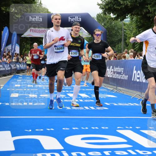 29.06.2025 - hella hamburg halbmarathon Strokosch-Dieckow http://msf.ph/oto/8534114 29.06.2025 10:57:28 Ziel 1239, 2236, 2652, 3435, 4502, 5015, 5134, 5457, 5458, 5728, 5926, 6272, 6281, 6302, 8393, 9727, 12144, 13245, 13394, 14571, 15695, 16093, 16830, 17160, 17758, 17828 meine-sportfotos.de