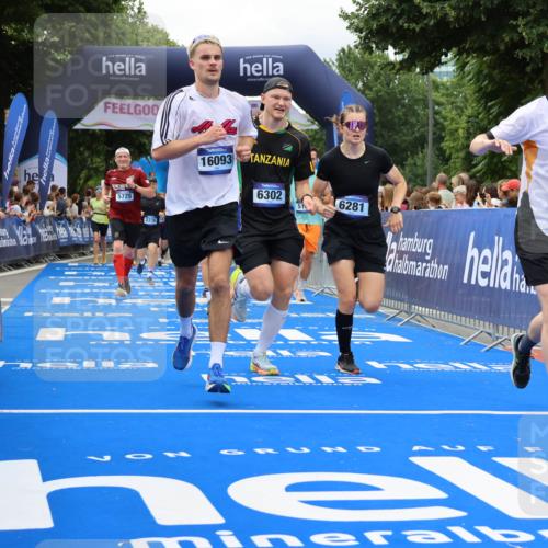 29.06.2025 - hella hamburg halbmarathon Strokosch-Dieckow http://msf.ph/oto/8534115 29.06.2025 10:57:28 Ziel 1239, 2236, 2652, 3435, 4502, 5015, 5134, 5457, 5458, 5728, 5926, 6272, 6281, 6302, 8393, 9727, 12144, 13245, 13394, 14571, 15695, 16093, 16830, 17160, 17758, 17828 meine-sportfotos.de