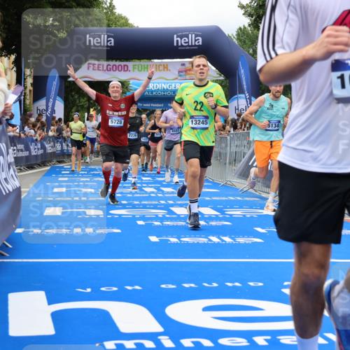 29.06.2025 - hella hamburg halbmarathon Strokosch-Dieckow http://msf.ph/oto/8534119 29.06.2025 10:57:29 Ziel 1239, 2236, 2652, 3435, 4502, 5015, 5134, 5457, 5458, 5728, 6281, 6302, 8393, 9727, 12144, 13245, 13394, 14571, 14951, 15695, 16093, 16830, 17160, 17758, 17769, 17828 meine-sportfotos.de