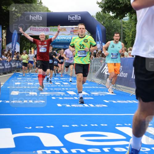 29.06.2025 - hella hamburg halbmarathon Strokosch-Dieckow http://msf.ph/oto/8534121 29.06.2025 10:57:29 Ziel 1239, 2236, 2652, 3435, 4502, 5015, 5134, 5457, 5458, 5728, 6281, 6302, 8393, 9727, 12144, 13245, 13394, 14571, 14951, 15695, 16093, 16830, 17160, 17758, 17769, 17828 meine-sportfotos.de
