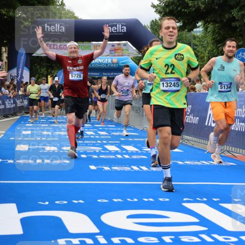 29.06.2025 - hella hamburg halbmarathon Strokosch-Dieckow http://msf.ph/oto/8534132 29.06.2025 10:57:30 Ziel 1239, 2236, 2652, 3435, 4502, 5015, 5134, 5457, 5458, 5728, 6281, 6302, 8393, 9727, 12144, 13245, 13394, 14571, 14951, 15220, 15695, 16093, 16830, 17160, 17758, 17769, 17814, 17828 meine-sportfotos.de