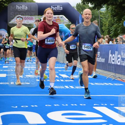 29.06.2025 - hella hamburg halbmarathon Strokosch-Dieckow http://msf.ph/oto/8534144 29.06.2025 10:57:35 Ziel 1239, 1715, 1719, 2236, 2606, 2652, 4502, 5015, 5134, 5457, 5458, 5728, 10133, 12144, 12774, 13245, 13523, 14571, 14951, 15217, 15220, 17455, 17769, 17814, 18388, 18985 meine-sportfotos.de