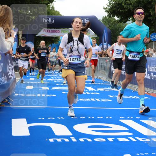 29.06.2025 - hella hamburg halbmarathon Strokosch-Dieckow http://msf.ph/oto/8534159 29.06.2025 10:57:40 Ziel 1239, 1715, 1719, 1972, 2034, 2606, 2652, 5391, 5457, 5458, 7833, 10133, 10599, 12440, 12774, 13523, 14571, 14737, 14951, 15217, 15220, 16418, 17201, 17455, 17769, 17814, 18388, 18508, 18727, 18985 meine-sportfotos.de