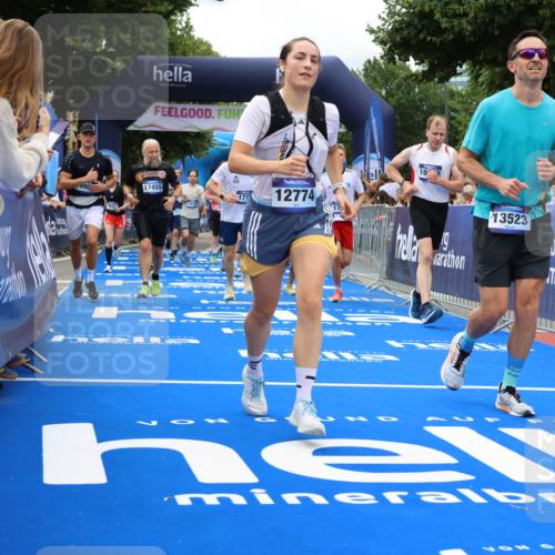 29.06.2025 - hella hamburg halbmarathon Strokosch-Dieckow http://msf.ph/oto/8534161 29.06.2025 10:57:40 Ziel 1239, 1715, 1719, 1972, 2034, 2606, 2652, 5391, 5457, 5458, 7833, 10133, 10599, 12440, 12774, 13523, 14571, 14737, 14951, 15217, 15220, 16418, 17201, 17455, 17769, 17814, 18388, 18508, 18727, 18985 meine-sportfotos.de
