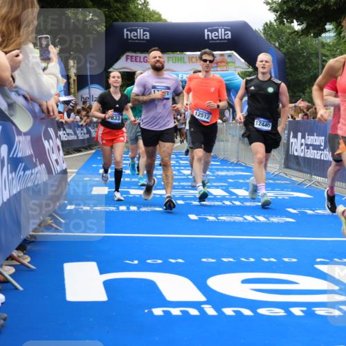 29.06.2025 - hella hamburg halbmarathon Strokosch-Dieckow http://msf.ph/oto/8534178 29.06.2025 10:57:43 Ziel 1715, 1719, 1972, 2034, 2606, 2806, 5391, 7269, 7833, 10133, 10599, 10703, 12440, 12523, 12774, 13523, 14737, 14951, 15217, 15220, 16418, 16517, 17201, 17455, 17769, 17814, 18388, 18492, 18508, 18727, 18985 meine-sportfotos.de