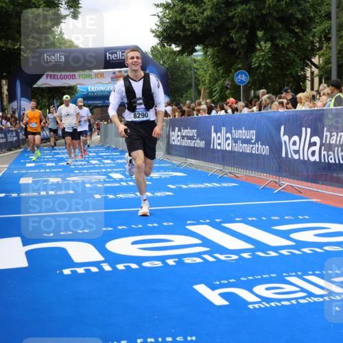 29.06.2025 - hella hamburg halbmarathon Strokosch-Dieckow http://msf.ph/oto/8534190 29.06.2025 10:58:11 Ziel 1563, 1595, 1611, 2907, 4319, 4426, 4592, 6104, 8290, 9230, 10408, 11645, 13666, 14631, 15125, 15189, 18068 meine-sportfotos.de