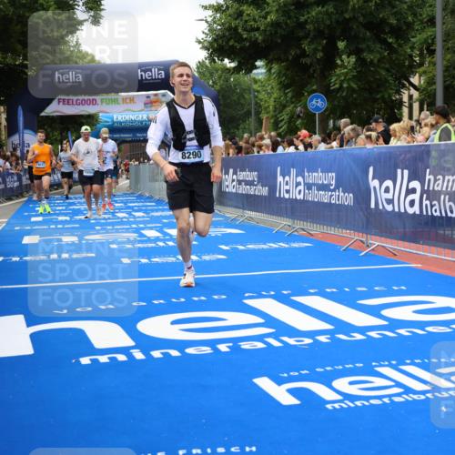 29.06.2025 - hella hamburg halbmarathon Strokosch-Dieckow http://msf.ph/oto/8534191 29.06.2025 10:58:11 Ziel 1563, 1595, 1611, 2907, 4319, 4426, 4592, 6104, 8290, 9230, 10408, 11645, 13666, 14631, 15125, 15189, 18068 meine-sportfotos.de